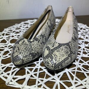 Angel Steps Snake Print Wedge Flats sz 6 W NWOT never worn out